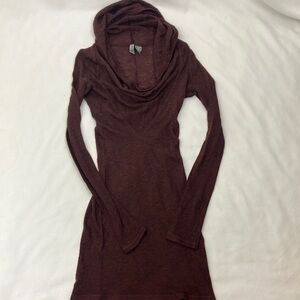 H&M Divided hooded burgundy knit tunic top woman’s size xtra small